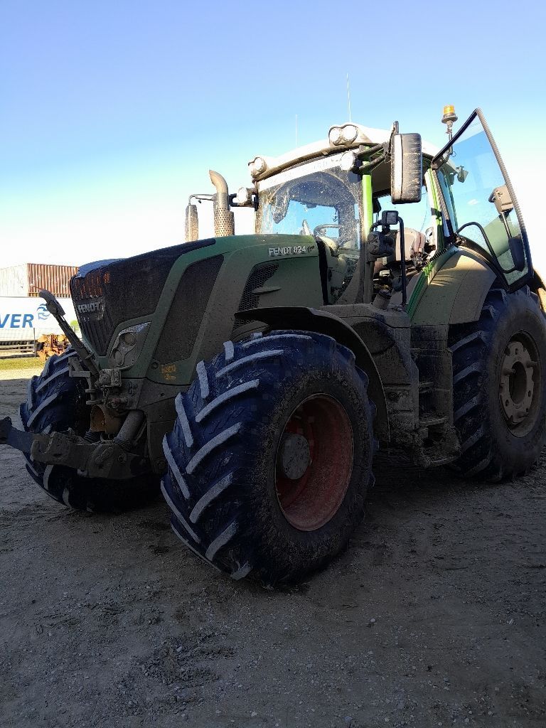 E-FARM: Fendt 824 Vario - Tracteur - id PLYEQCU - 89 000 € - Année: 2017 - Lecture du nombre d'heure: 6 674,Puissance du moteur (chevaux): 250,France