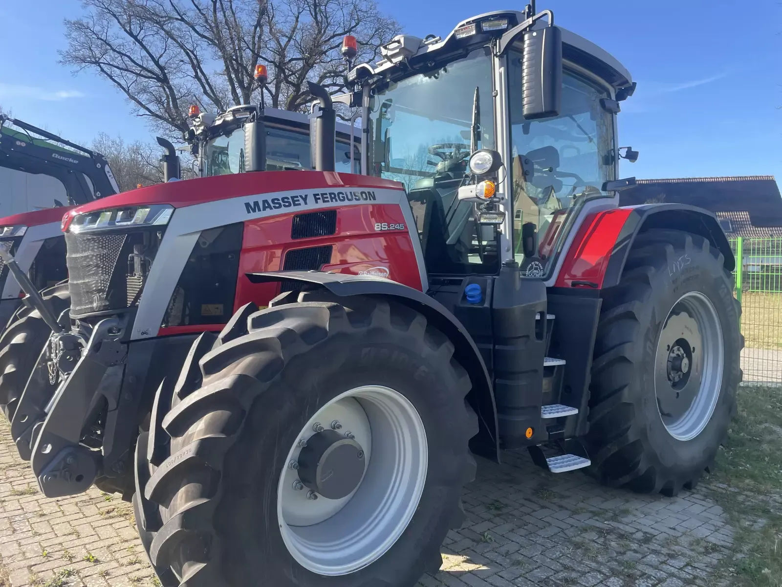 E-FARM: Massey Ferguson 8S.245 Exclusive - Tractor - id LJ7IHJL - €179,000 - Year of construction: 2024 - Engine hours: 1,Engine power (HP): 245,Germany