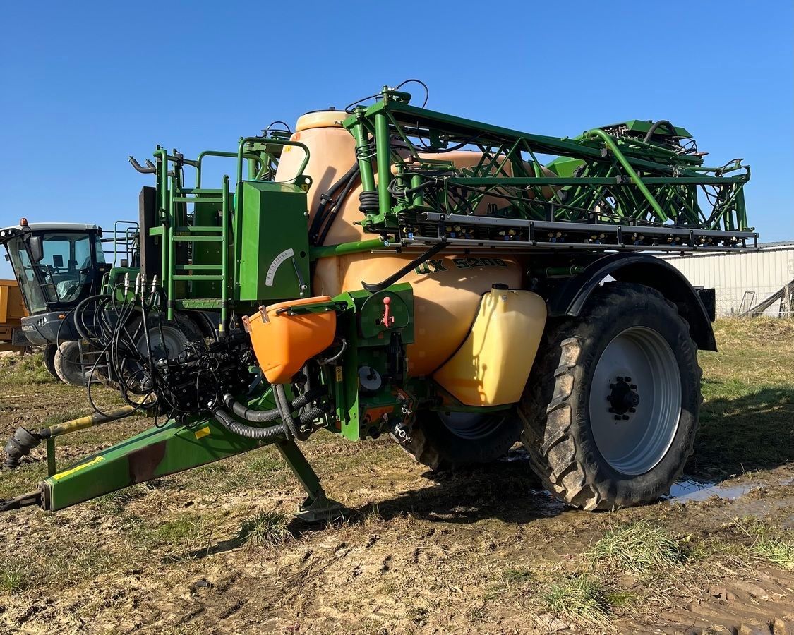 E-FARM: Amazone ux 5200 - Sprayer - id EWBSRAV - €20,000 - Year of construction: 2007 - France