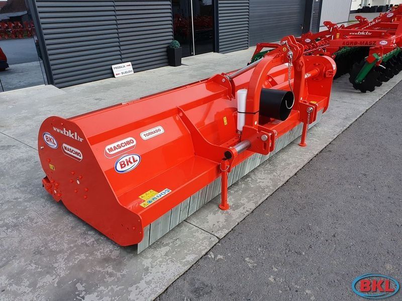 E-FARM: Maschio tornado maisstrohmulcher - Mulcz - id AKWRANJ - 7200 € - Rok produkcji: 2023 - Chorwacja