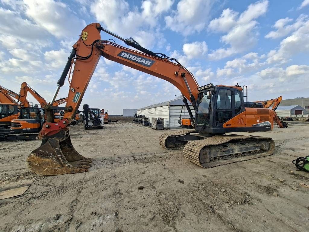 Doosan dx 225 lc Excavadora de orugas 82.056 €