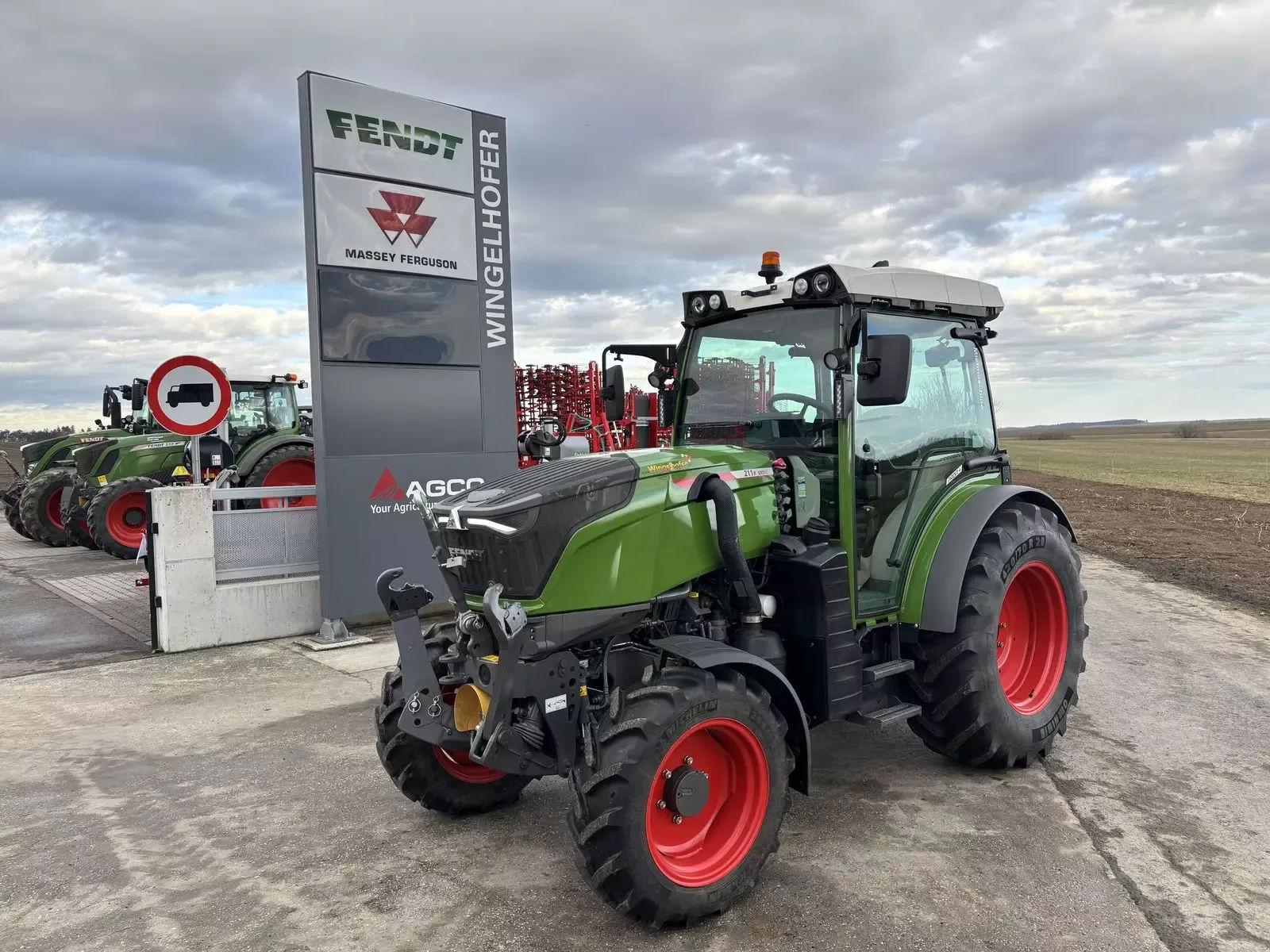 E-FARM: Fendt 211 Vario P - Трактор - id RG2ECJU - Година на построяване: 2024 - Работни часове на двигателя: 110,Мощност на двигателя (HP): 114,Австрия
