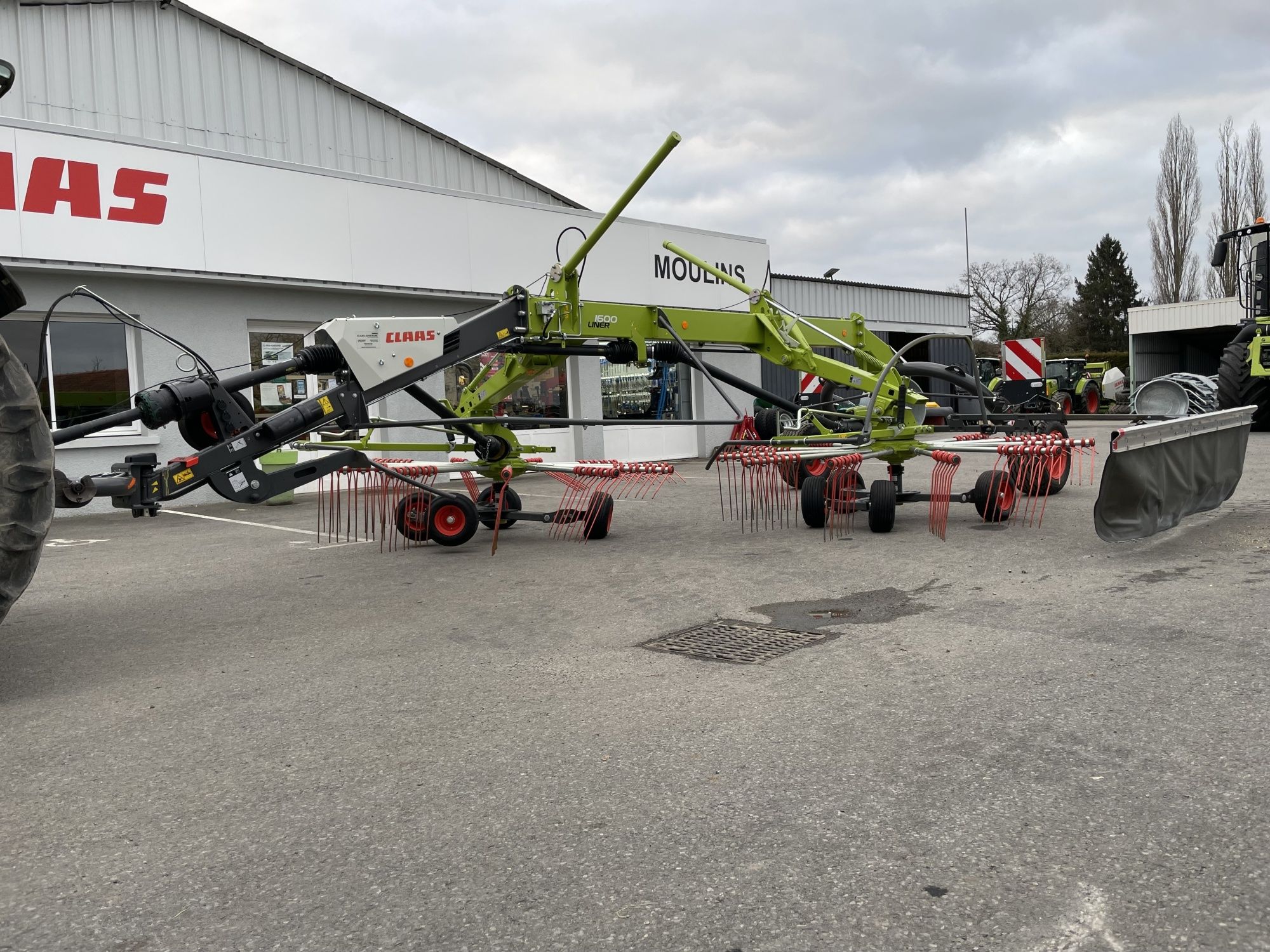 E-FARM: Claas Liner 1600 - Zgrabiarka pokosowa - id HFV2WPW - 22 900 € - Rok produkcji: 2021