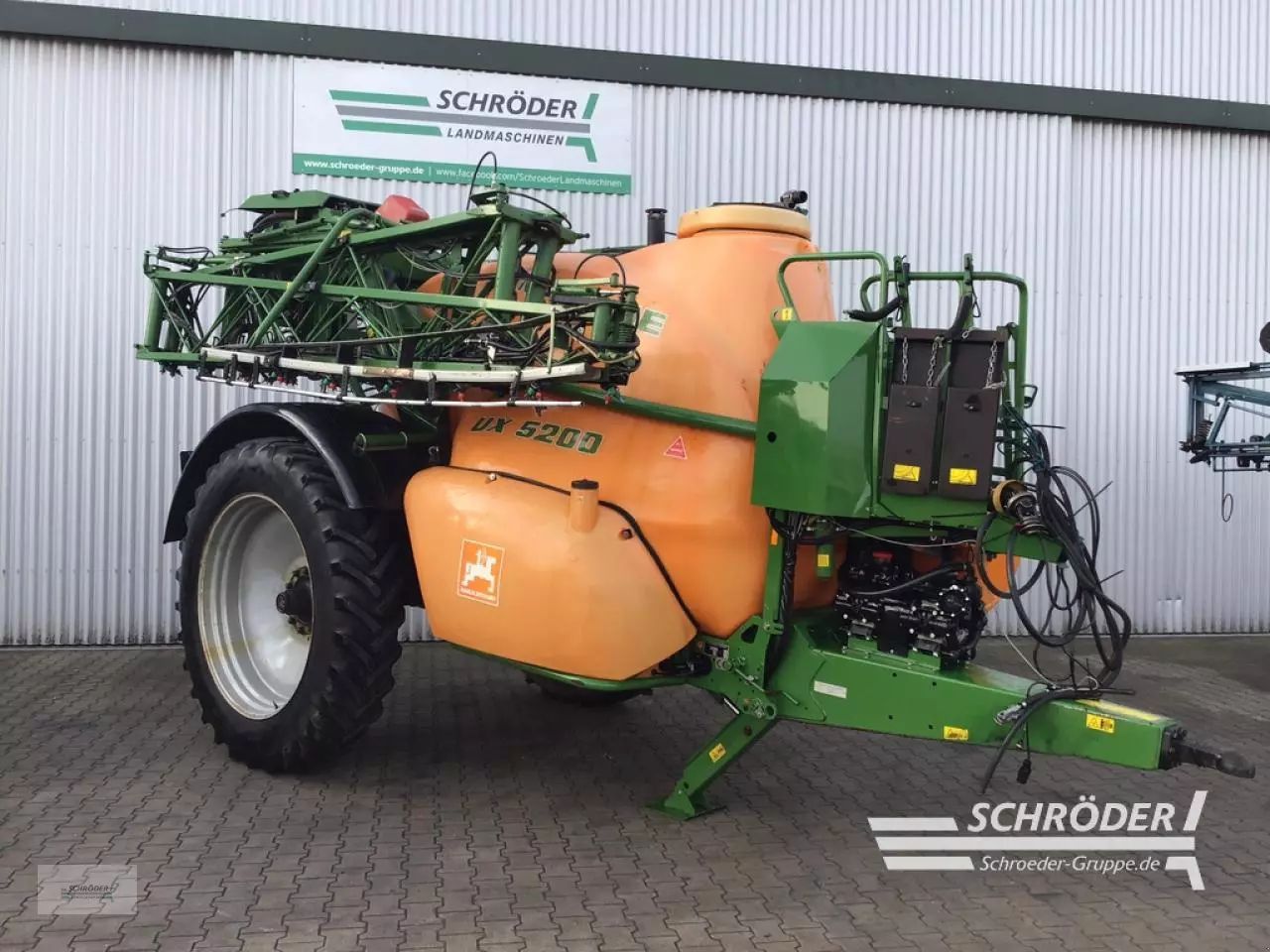 E-FARM: Amazone ux 5200 - Sprøjte - id SVDPJGP - 19.950 € - Produktionsår: 2007 - Motortimer: 1.089,Tyskland