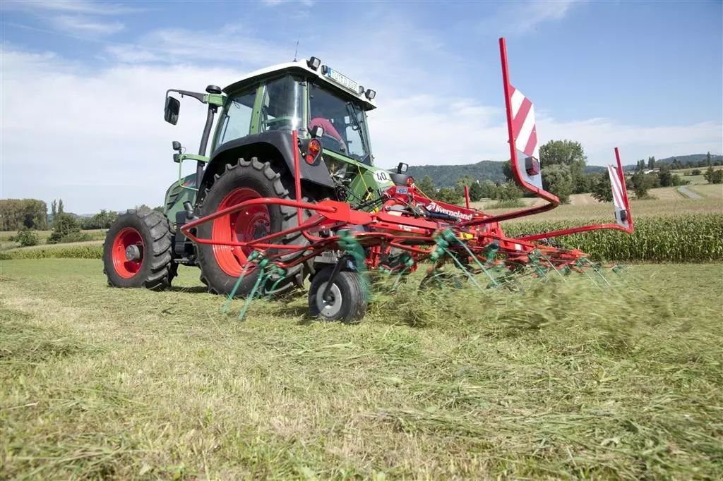 Kverneland 8452 rotorvender Rake €8,301