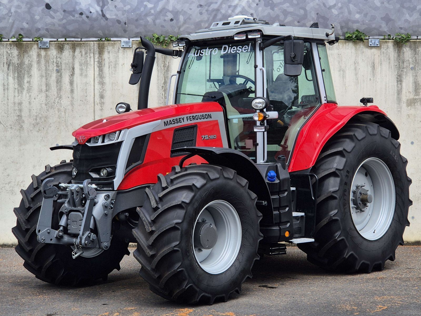 E-FARM: Massey Ferguson 7S.180 Exclusive - Tracteur - id QHKE995 - 194 000 € - Année: 2024 - Lecture du nombre d'heure: 5,Puissance du moteur (chevaux): 210,Autriche