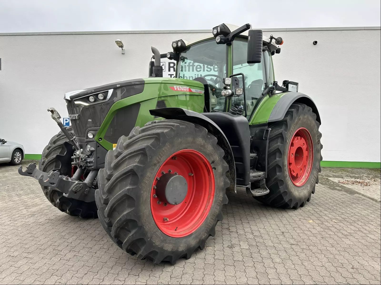 Fendt 942 Vario ProfiPlus Tractor €225,000