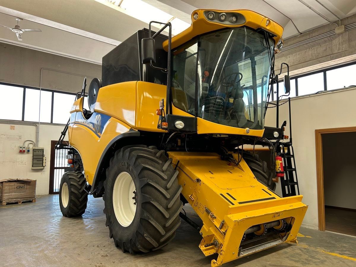E-FARM: New Holland CX 5080 Elevation - Combine harvester - id MLQATHY - €95,000 - Year of construction: 2012 - Engine hours: 2,300,Italy