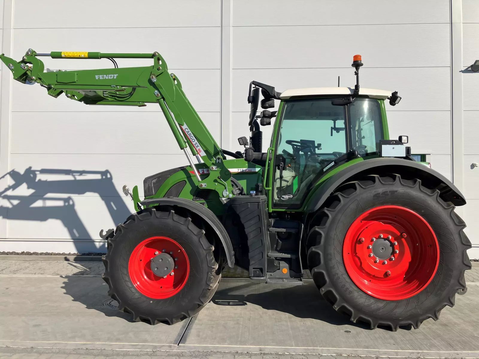 E-FARM: Fendt 718 Vario PowerPlus - Tracteur - id SYPDH94 - Année: 2023 - Lecture du nombre d'heure: 812,Puissance du moteur (chevaux): 180,Allemagne
