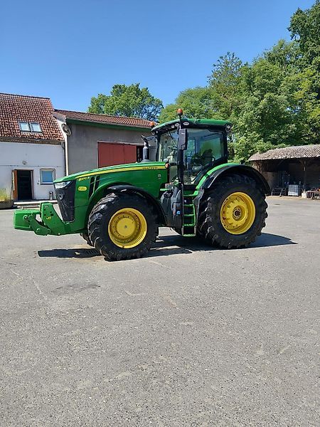 John Deere 8370 R Tractor €139,000