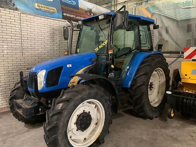 New Holland TL 100 Trattore