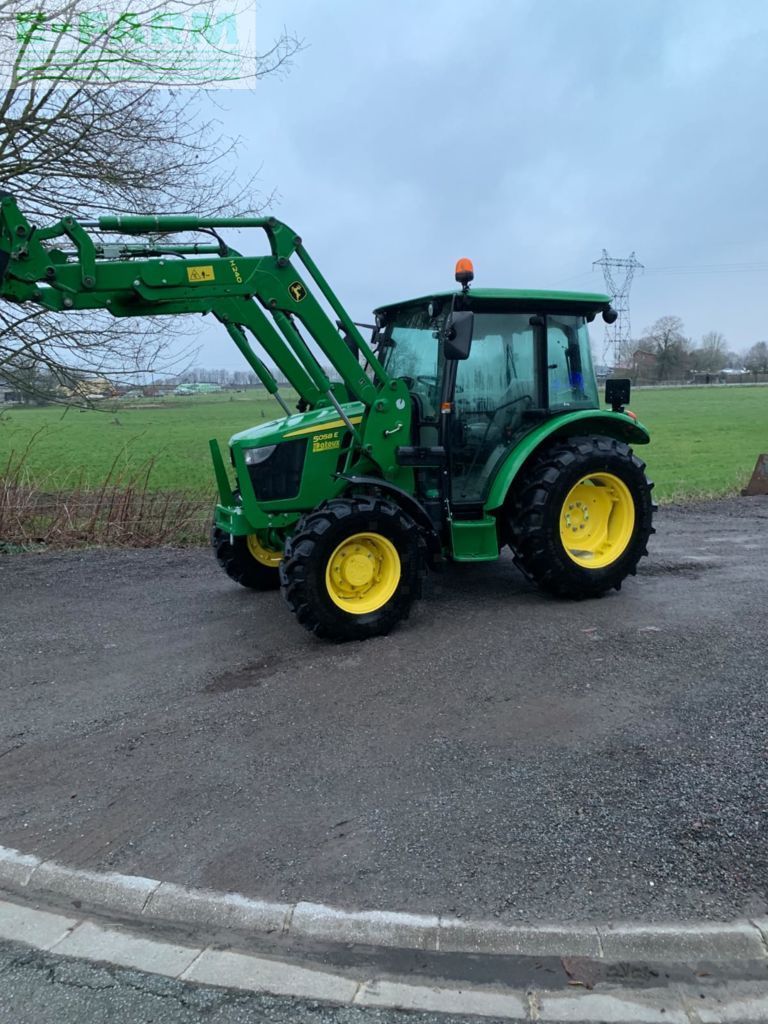 John Deere 5058 E Traktor