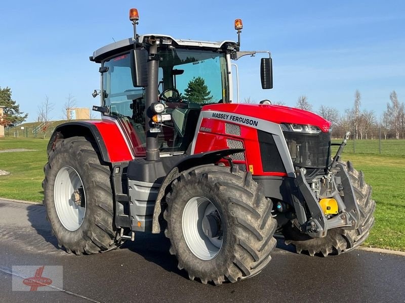 Massey Ferguson 8S.225 tractor €139,000