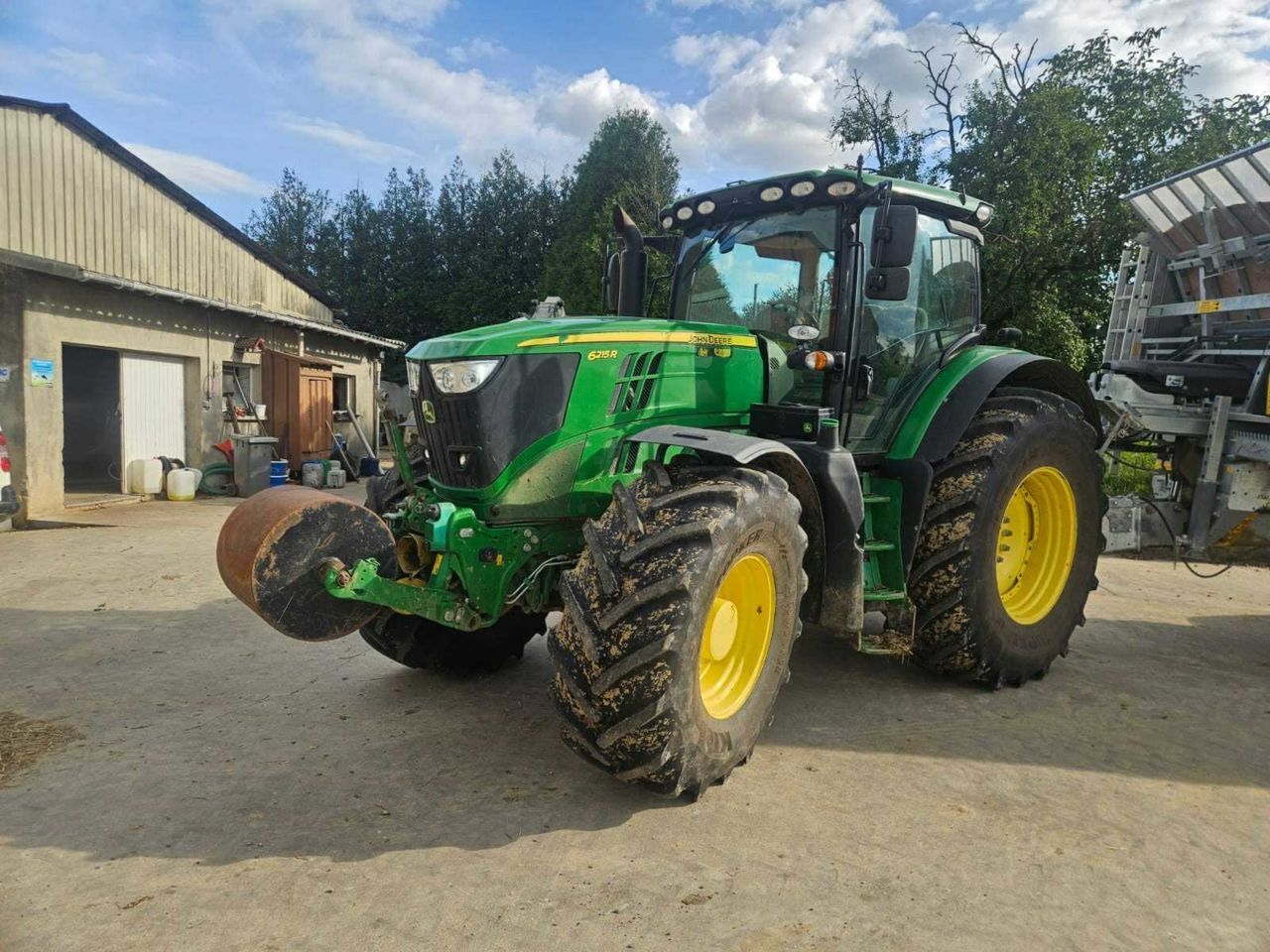E-FARM: John Deere 6215 R - Tractor - id 2XCYVQY - €92,000 - Year of construction: 2018 - Engine hours: 3,100,Engine power (HP): 215,France