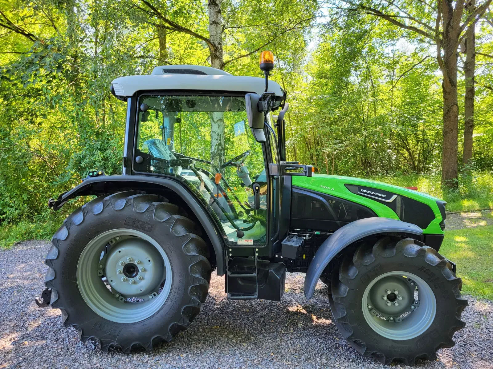 E-FARM: Deutz-Fahr 5105D - Tractor - id STHEMRI - Horas: 12 - Potencia del motor: 101,Alemania