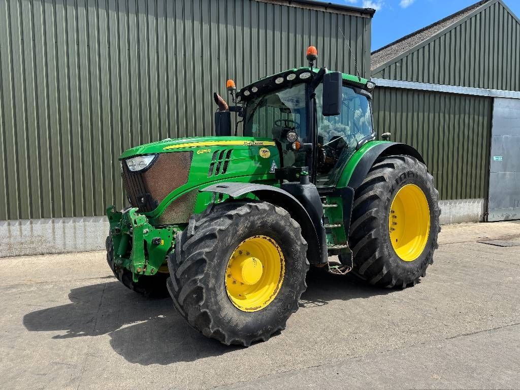 E-FARM: John Deere 6215 R - Traktor - id KCRMMUC - 53 864 € - Rok produkcji: 2017 - Motogodziny: 9547,Moc silnika: 214,Zjednoczone Królestwo