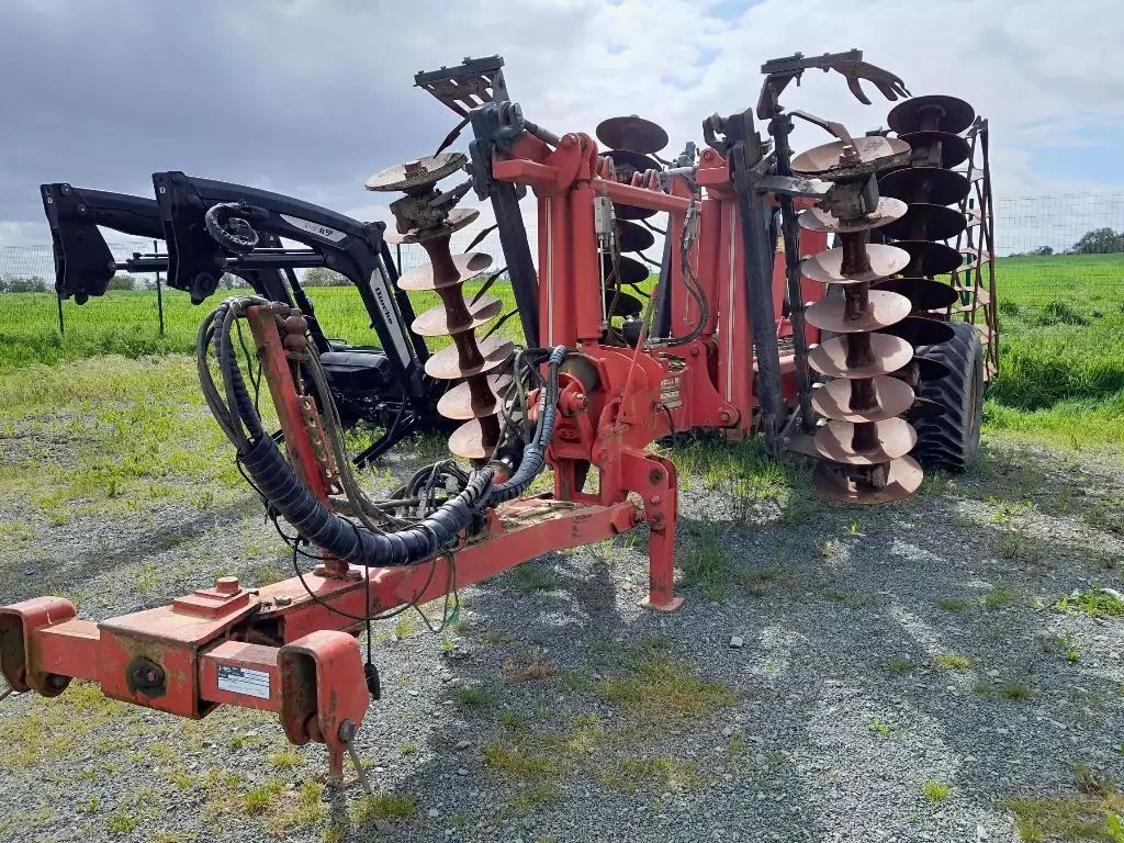 E-FARM: GREGOIRE BESSON acero - Herse à disques et disque compact - id W1KFZNS - 9 200 € - Année: 2015 - France
