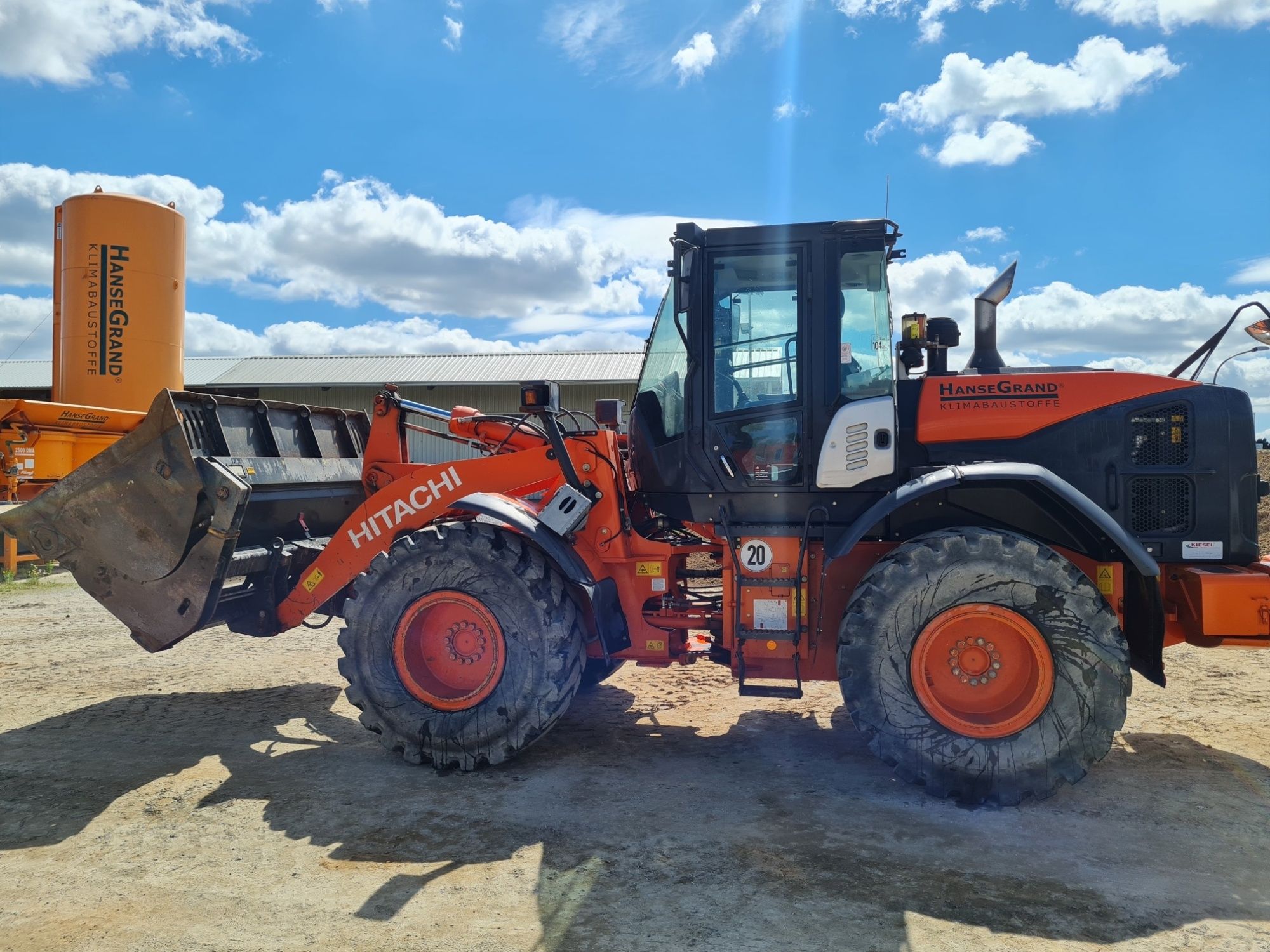 E-FARM: Hitachi ZW 150 TPD-5 - šarnyrinis krautuvas - id RYHQGIS - 95 000 € - Gamybos metai: 2015 - Variklio darbo valandos: 3 240,Variklio galia (AG): 156,Vokietija