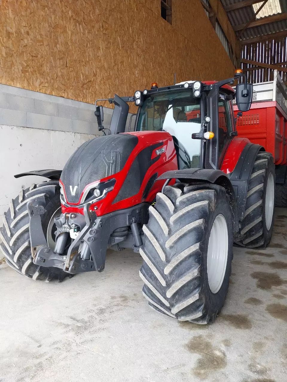 E-FARM: Valtra T215D - Трактор - id MN3EX1Z - 119 750 € - Год выпуска: 2022 - Мощьность двигателя: 215,Франция