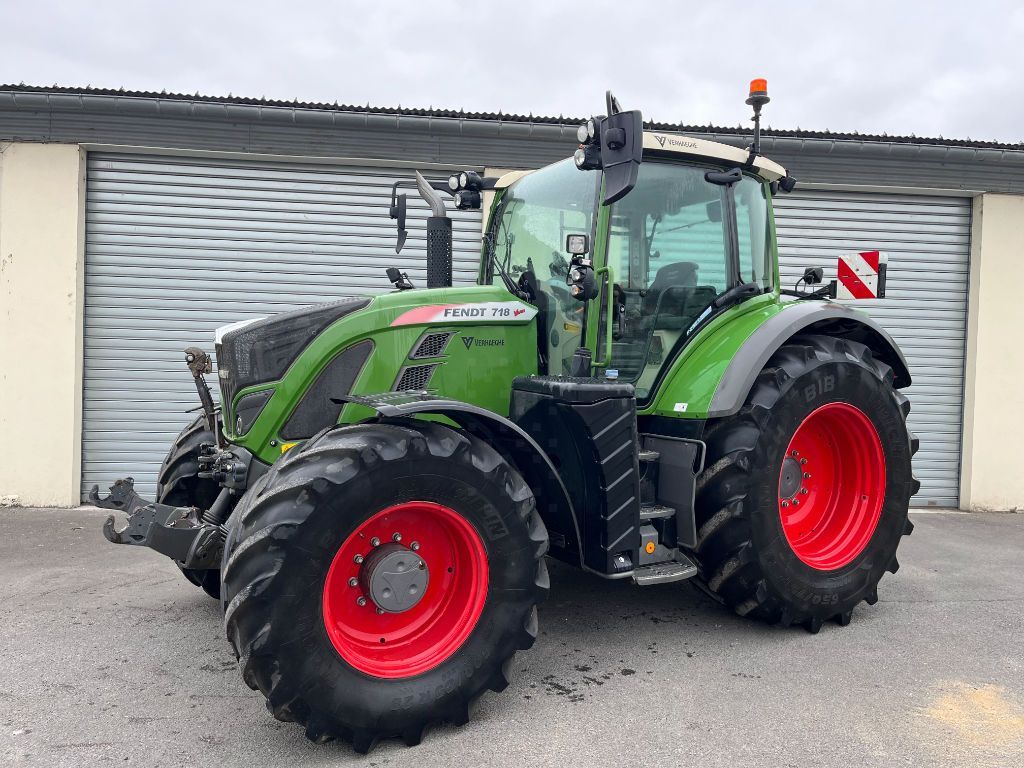 E-FARM: Fendt 718 Vario PowerPlus - Traktor - id CG88RMV - 112.000 € - Baujahr: 2020 - Abgelesene Motorstunden: 3.900,Motorleistung (PS): 180,Frankreich