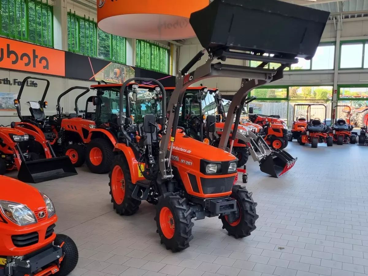 E-FARM: Kubota L1-26 - Traktor - id TBURAEF - 10.900 € - Baujahr: 2023 - Abgelesene Motorstunden: 1,Motorleistung (PS): 24,Deutschland