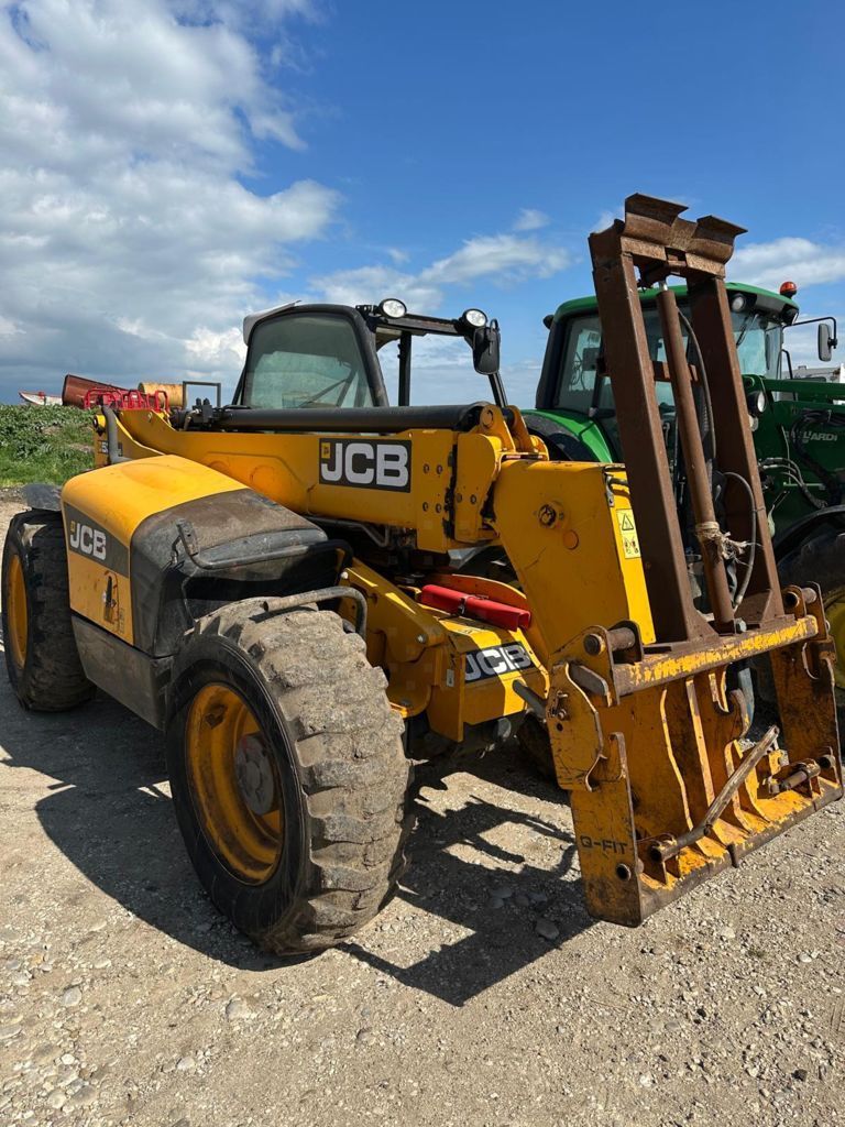 E-FARM: JCB 535-95 - Manipulador telescópico - id 4YTJAST - Año: 2011 - Horas: 5000,Italia