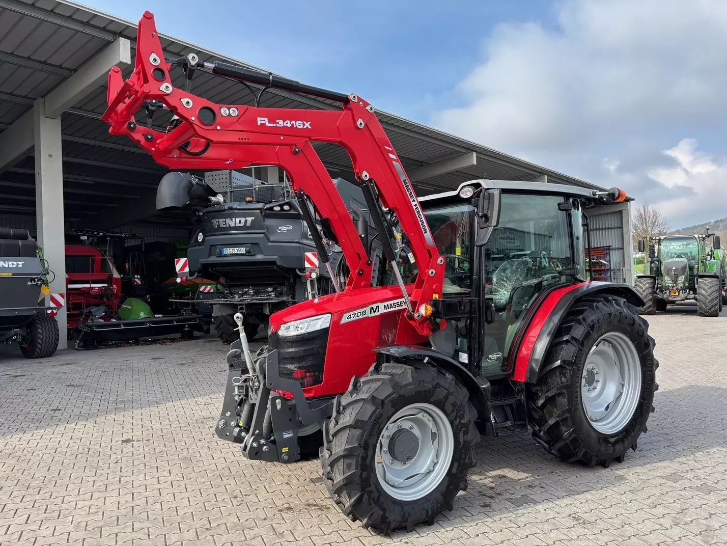 E-FARM: Massey Ferguson 4708M - Tractor - id AB5RUY3 - €54,000 - Year of construction: 2023 - Engine hours: 17,Engine power (HP): 85,Germany
