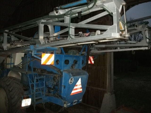 E-FARM: Matrot m44d 150 - Pulvérisateur - id IL1DFVS - 17 900 € - Année: 2000 - Lecture du nombre d'heure: 6 032,France