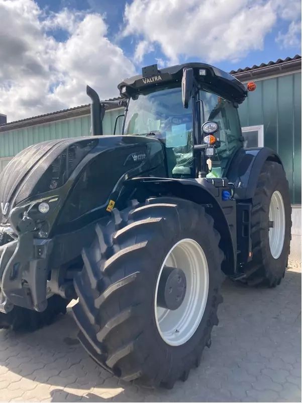 E-FARM: Valtra S324 - Tracteur - id F36PWQA - 169 950 € - Année: 2022 - Lecture du nombre d'heure: 326,Puissance du moteur (chevaux): 320,Allemagne