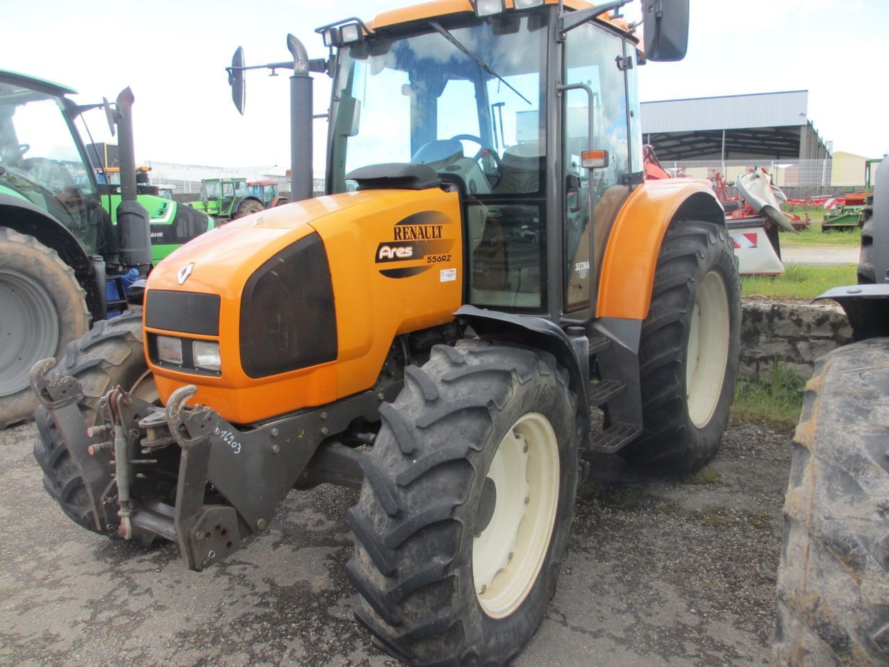 E-FARM: Renault Ares 556 RZ - Tractor - id 2ZTDVNH - 28.000 € - Año: 2002 - Horas: 8056,Potencia del motor: 100,Francia