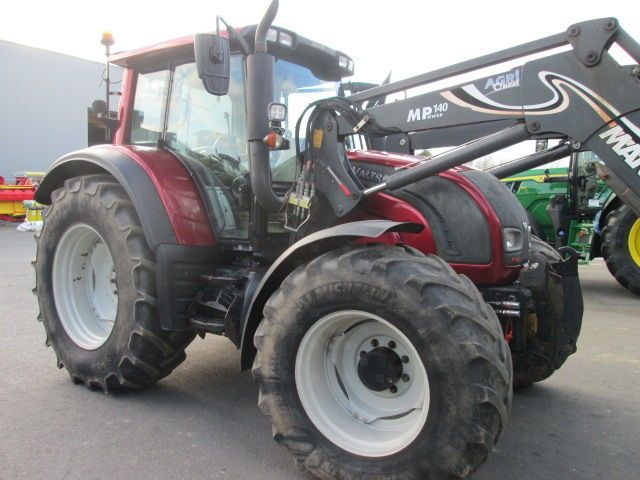 E-FARM: Valtra N142 Direct - Tracteur - id PADEETU - Année: 2012 - Lecture du nombre d'heure: 8 250,Puissance du moteur (chevaux): 145,France
