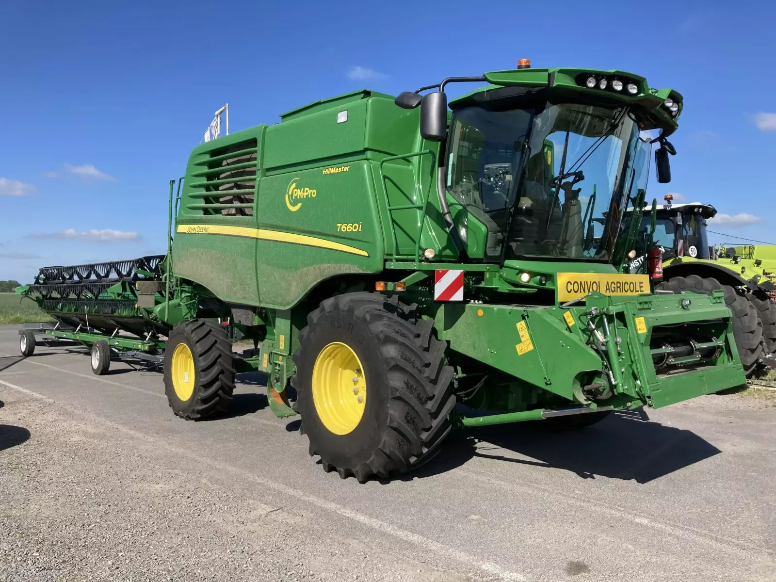 E-FARM: John Deere T660 - Combină de recoltat - id RHRVTZU - 280.000 EUR - Anul: 2023 - Citeste ore: 353,Muterea motorului: 350,Franța