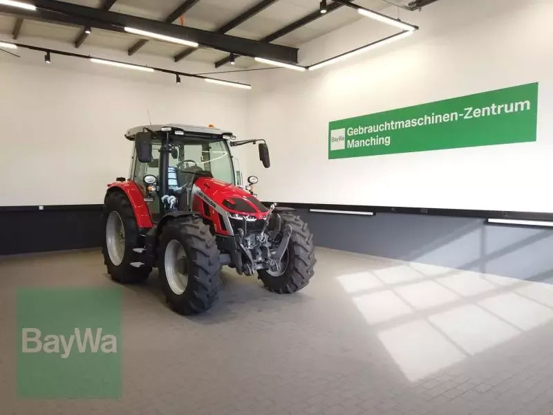 E-FARM: Massey Ferguson 5S.145 Exclusive - Traktor - id MVU6DLF - 103.992 € - Baujahr: 2022 - Abgelesene Motorstunden: 300,Motorleistung (PS): 145,Deutschland