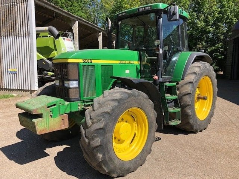 John Deere 7710 tractor €39,413