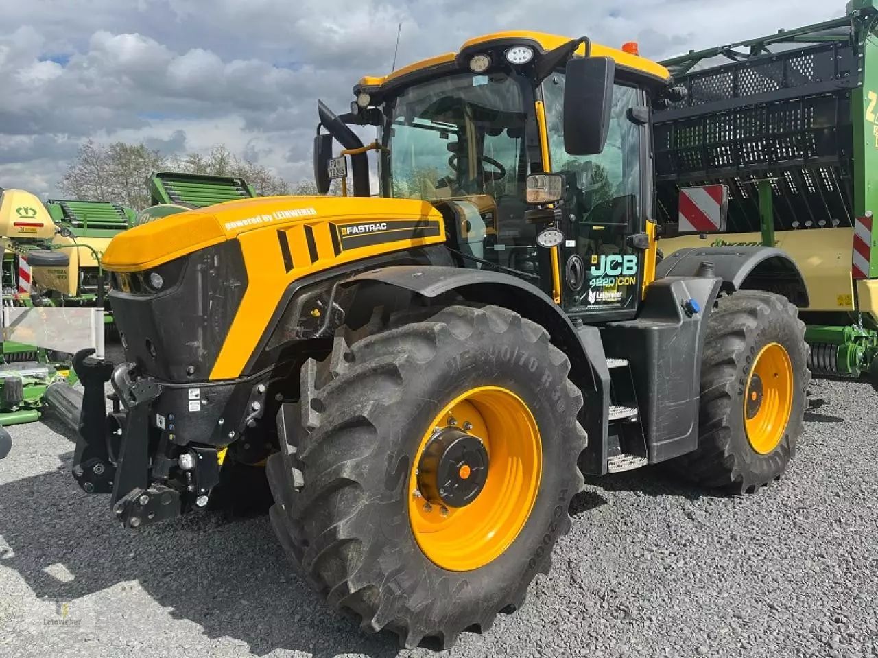 E-FARM: JCB Fastrac 4220 iCON - Traktor - id 1BTUJXF - 165.000 € - Baujahr: 2022 - Abgelesene Motorstunden: 1.500,Motorleistung (PS): 220,Deutschland