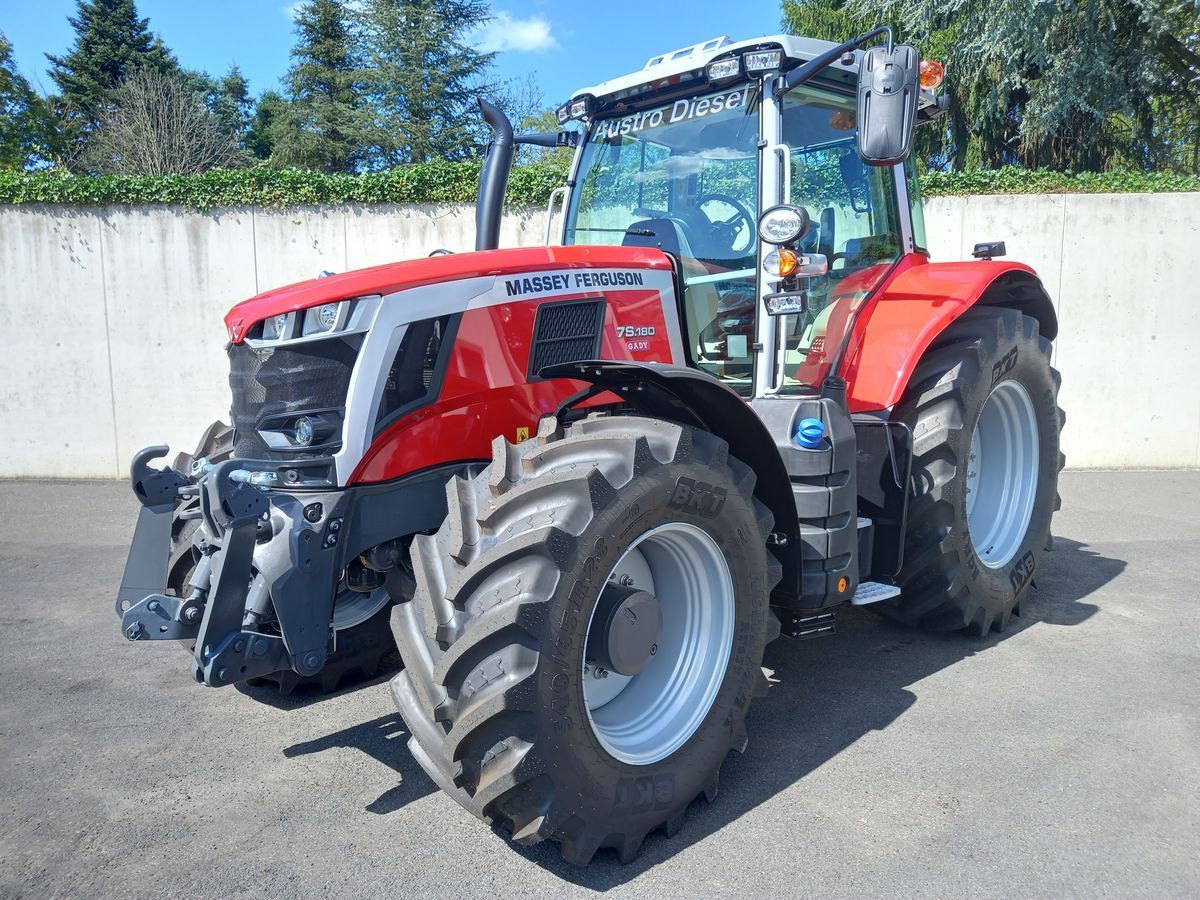E-FARM: Massey Ferguson 7S.180 Efficient - Traktor - id Q5NUKR1 - 136 667 € - Rok produkcji: 2023 - Motogodziny: 5,Moc silnika: 210,Austria