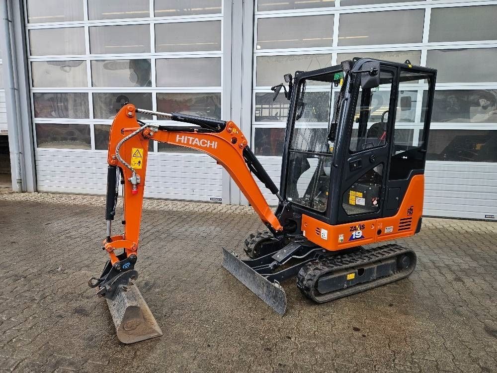 Hitachi ZX19-6 Мини-экскаватор