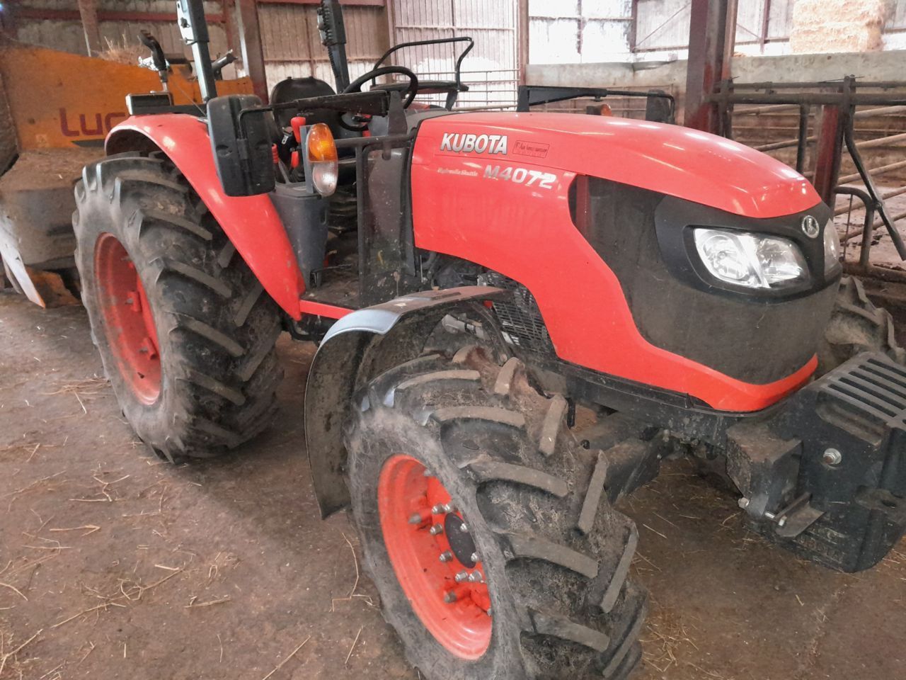 E-FARM: Kubota M4072 - Traktor - id CL1ARWP - 28.000 € - Baujahr: 2018 - Abgelesene Motorstunden: 2.000,Motorleistung (PS): 75,Frankreich