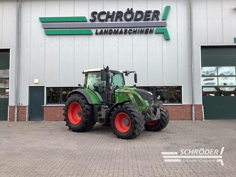 E-FARM: Fendt 724 Vario ProfiPlus - Traktor - id EMPR6KD - 123.885 € - Baujahr: 2018 - Abgelesene Motorstunden: 5.576,Motorleistung (PS): 239,Deutschland
