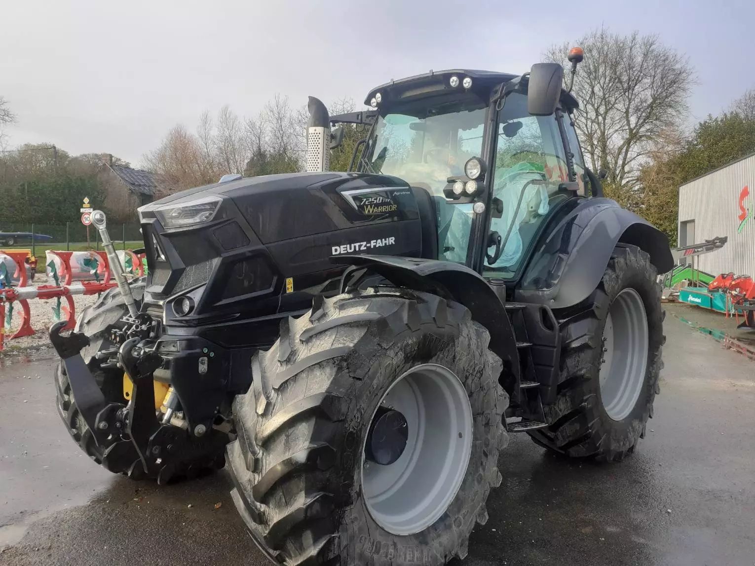 E-FARM: Deutz-Fahr Agrotron 7250 TTV - Tractor - id KKPBA7L - €100,000 - Year of construction: 2019 - Engine hours: 4,644,Engine power (HP): 250,France