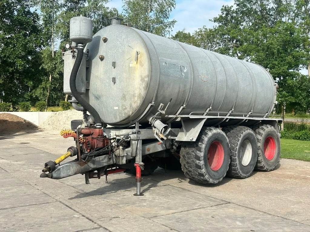 E-FARM: Jako 22000 liter 22 m3 vacuumtank 3 asser giertank mest - Gülletankwagen - id AUWP3XJ - 16.500 € - Baujahr: 1993 - Niederlande