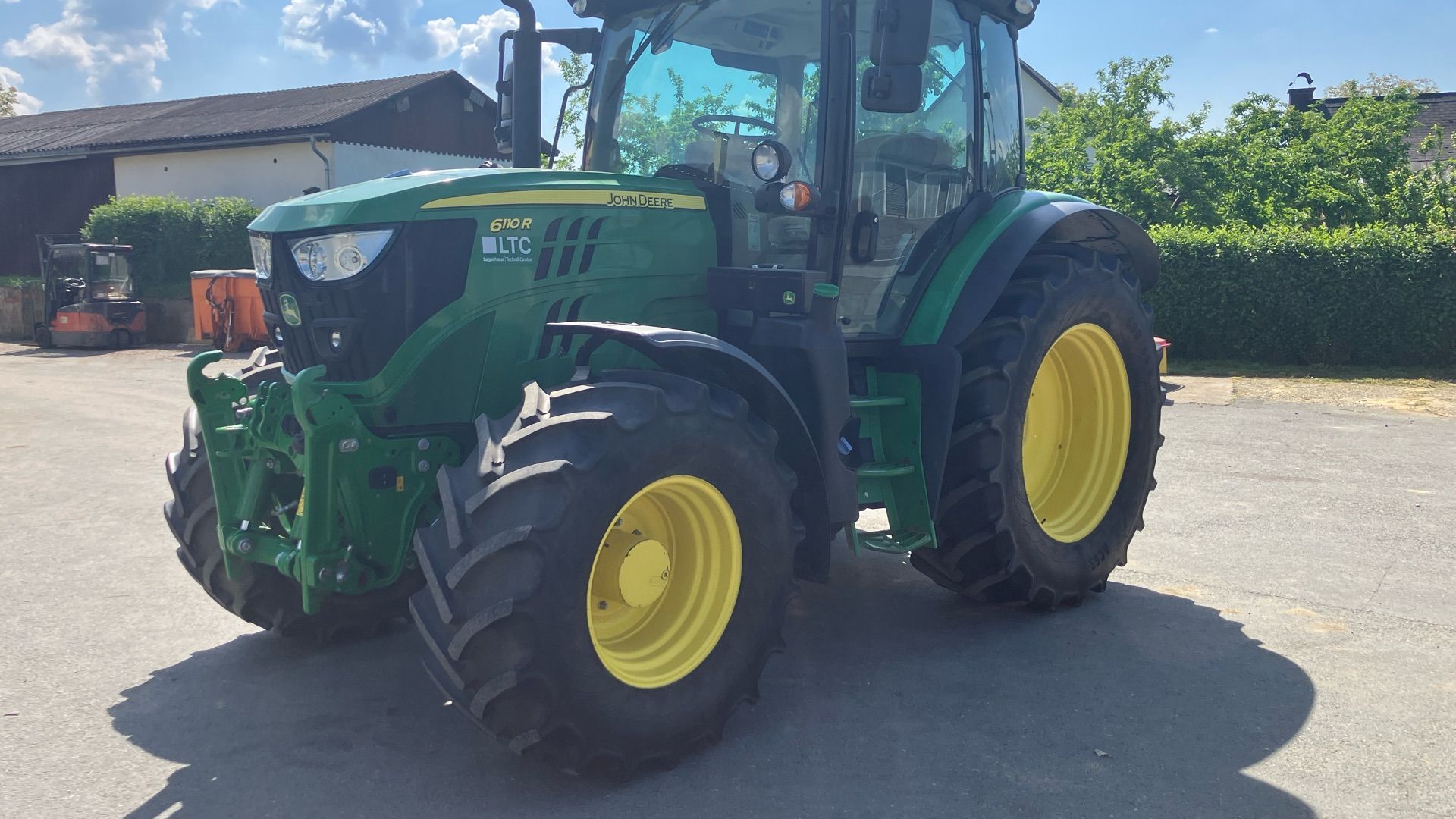 E-FARM: John Deere 6110 R - Traktor - id VEXISYC - 92.035 € - Produktionsår: 2020 - Motortimer: 1.623,Motoreffekt (HP): 110,Østrig