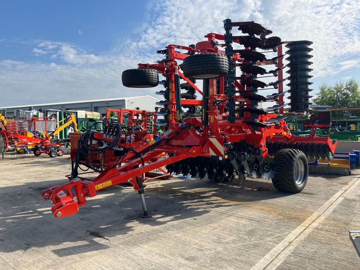 E-FARM: Kuhn l6000 - Pflug - id YGLJWES - 54.428 € - Vereinigtes Königreich