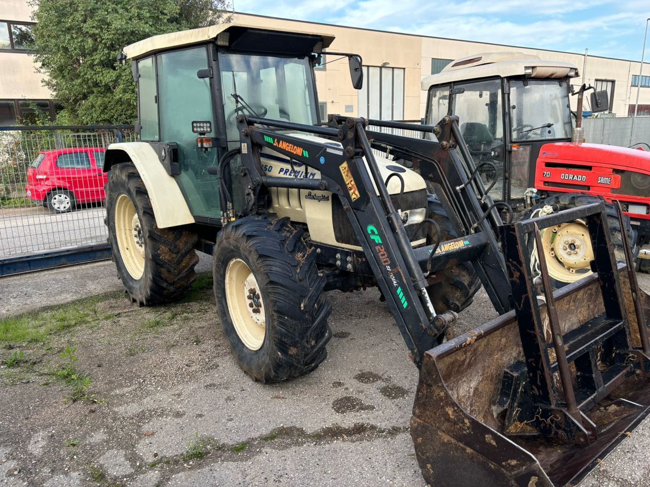 E-FARM: Lamborghini Premium 850 - Tracteur - id E73DSBP - 19 000 € - Année: 2001 - Lecture du nombre d'heure: 6 990,Puissance du moteur (chevaux): 85,Italie