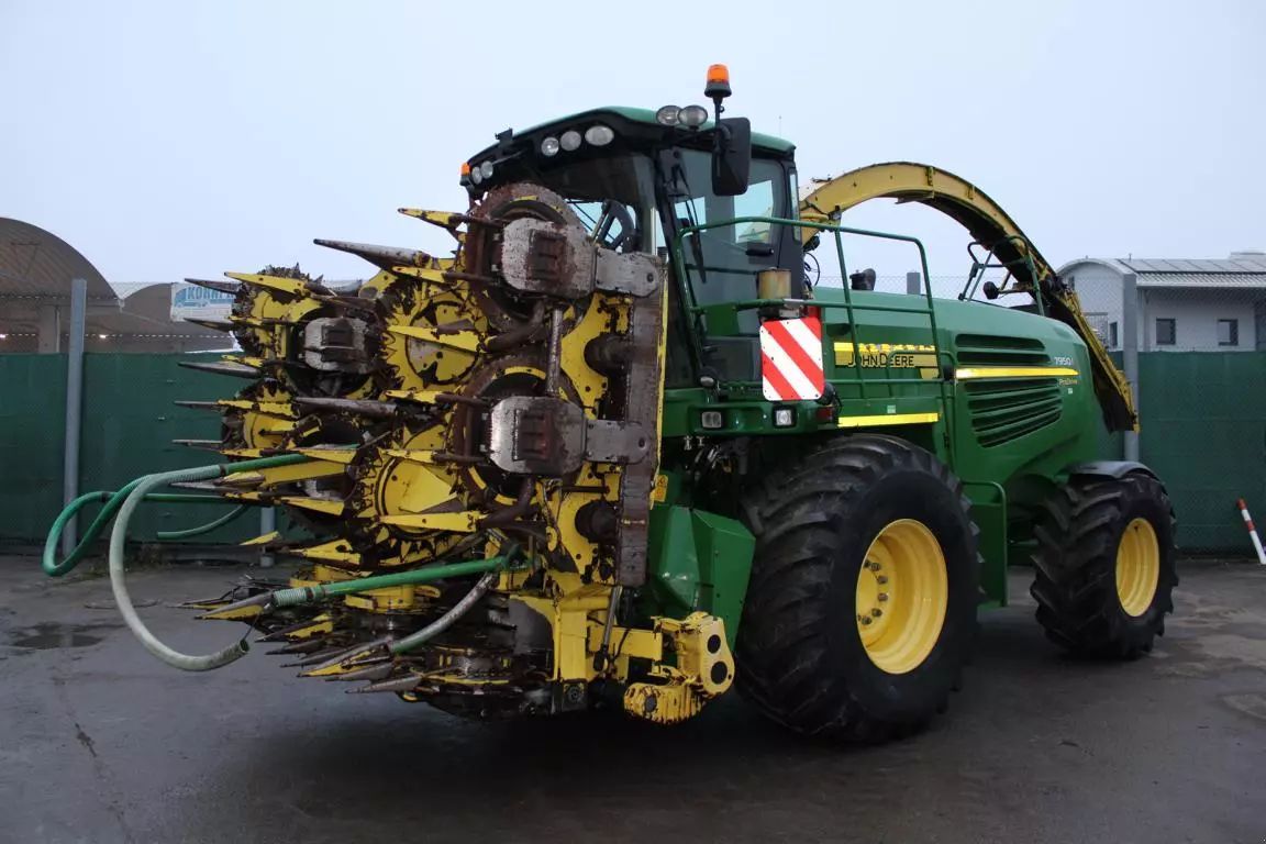 John Deere 7950i ProDrive Self propelled forage harvester €69,900