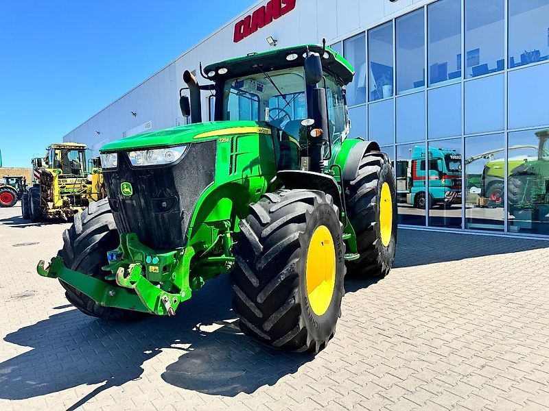 E-FARM: John Deere 7215 R - Tracteur - id KRZRZZQ - 78 978 € - Année: 2012 - Lecture du nombre d'heure: 4 996,Puissance du moteur (chevaux): 215,Pologne