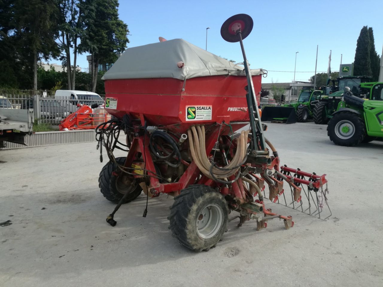 E-FARM: Kverneland pneumatic dl400 - Semoir - id KWU1JKQ - 7 400 € - Année: 2005 - Italie