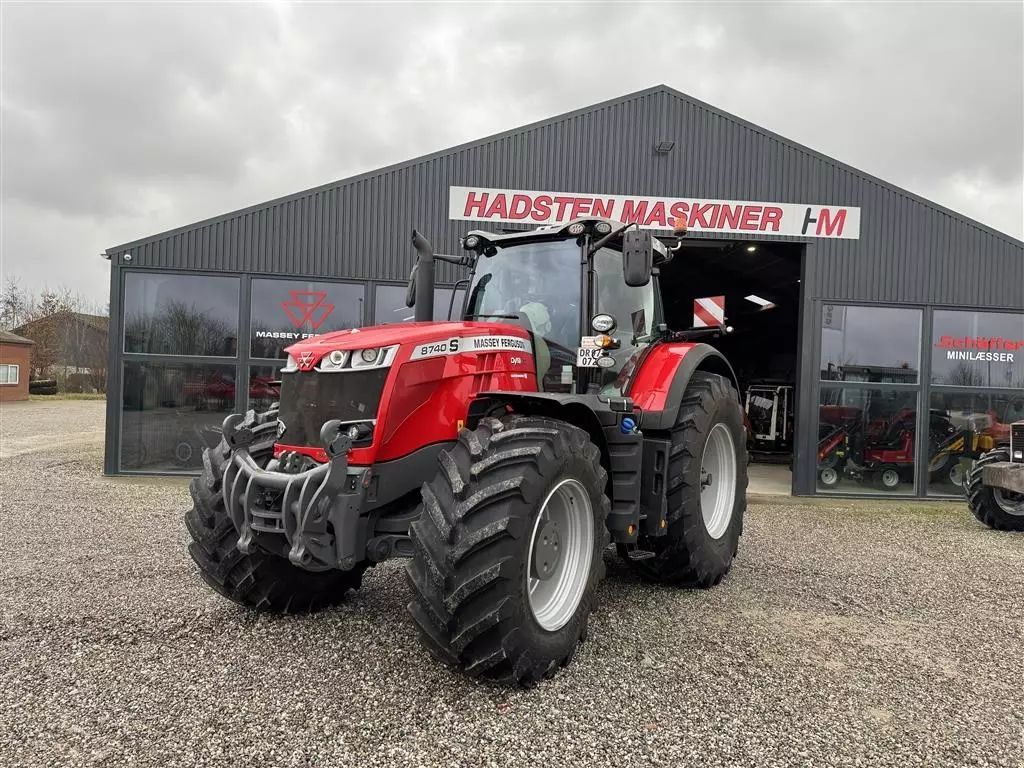 E-FARM: Massey Ferguson 8740S Dyna-VT Exclusive - Tractor - id IIELKT3 - €187,447 - Year of construction: 2023 - Engine hours: 625,Engine power (HP): 400,Denmark