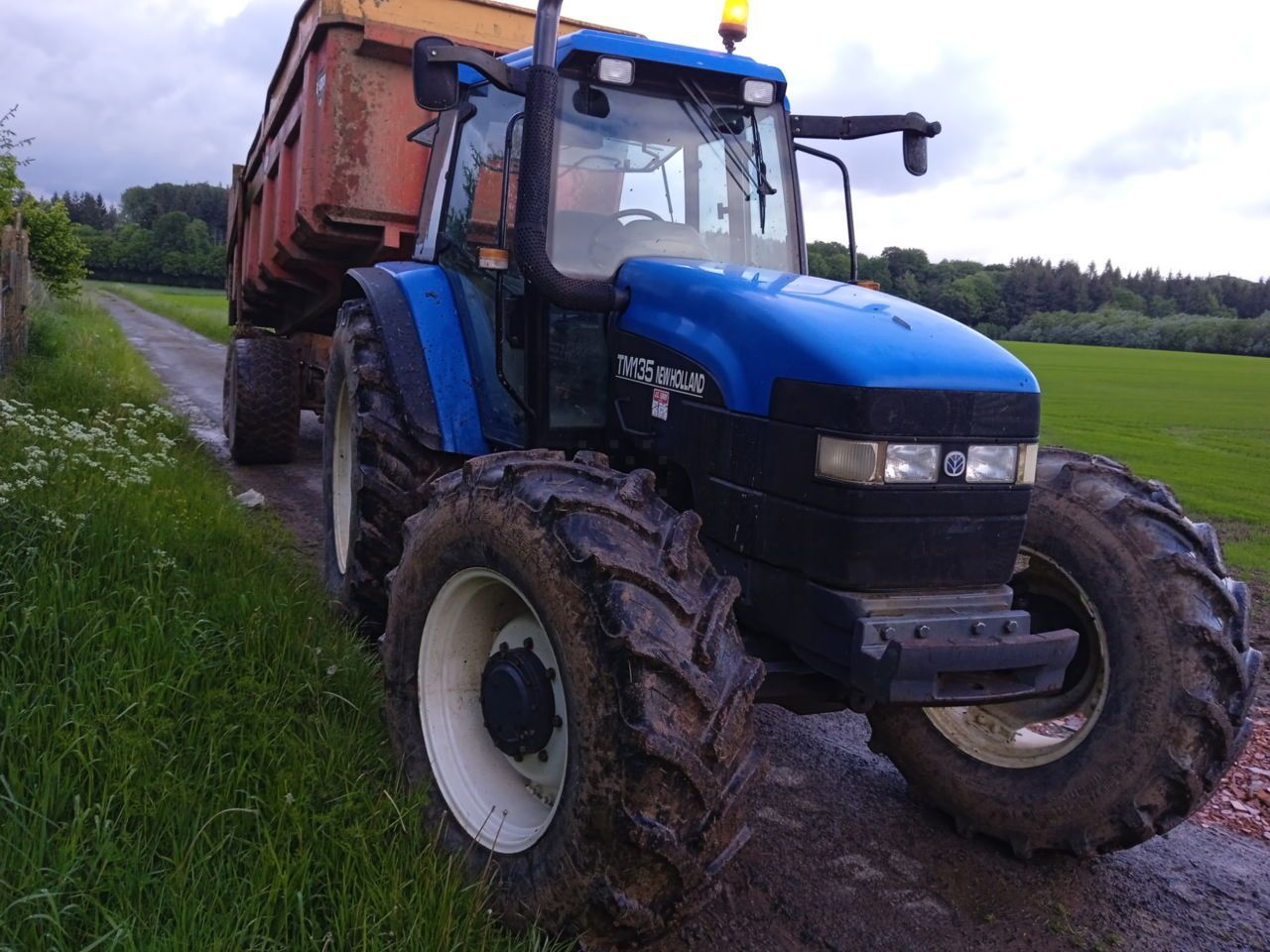 New Holland TM 135 Traktor 18 900 €