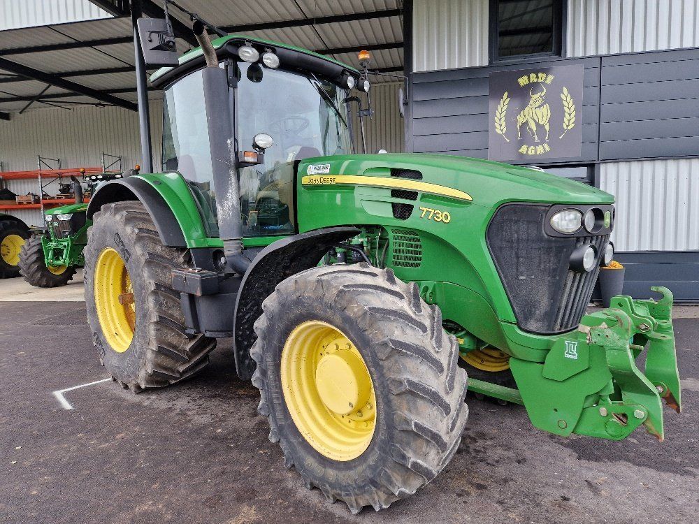 E-FARM: John Deere 7730 - Tractor - id ELHZ6AC - Year of construction: 2006 - Engine hours: 5,820,Engine power (HP): 170,France